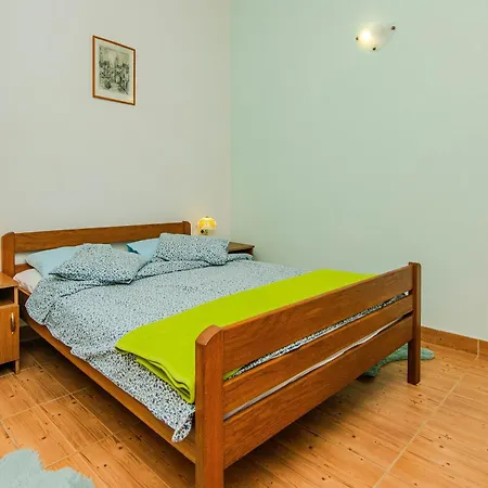 Apartman With Parking Space - 24740 Vir