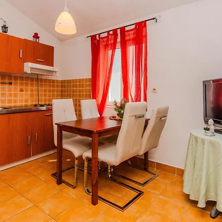 Apartman With Parking Space - 24740 *