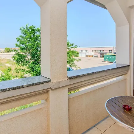 With Parking Space - 24740 Lägenhet